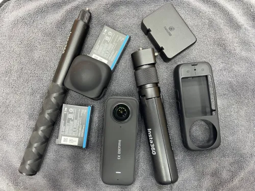 Insta 360 X3 avec 2 Perche et 2 batterie 