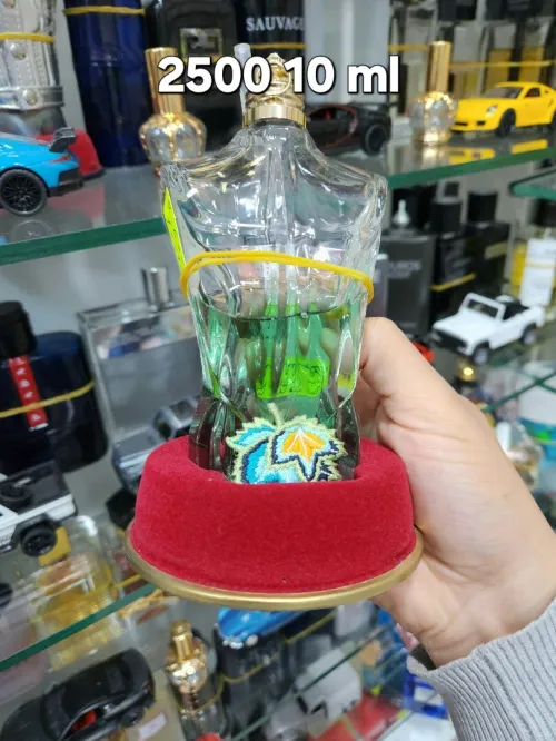 بيع و تقسيم العطور الأصلية 