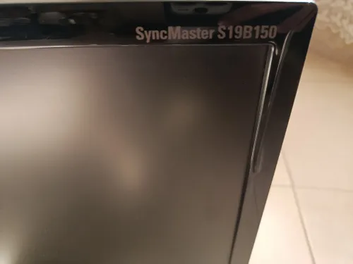 + Disque dur SSD + Écran Samsung S19B150N SyncMaster +  Carte mère ASRock Z97 + i5 + RAM