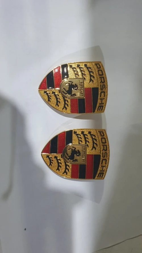 Calandre golf 8 lumineux avec sigle R, Insignes porsche