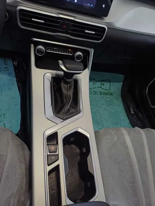 Geely Coolray 2025 
