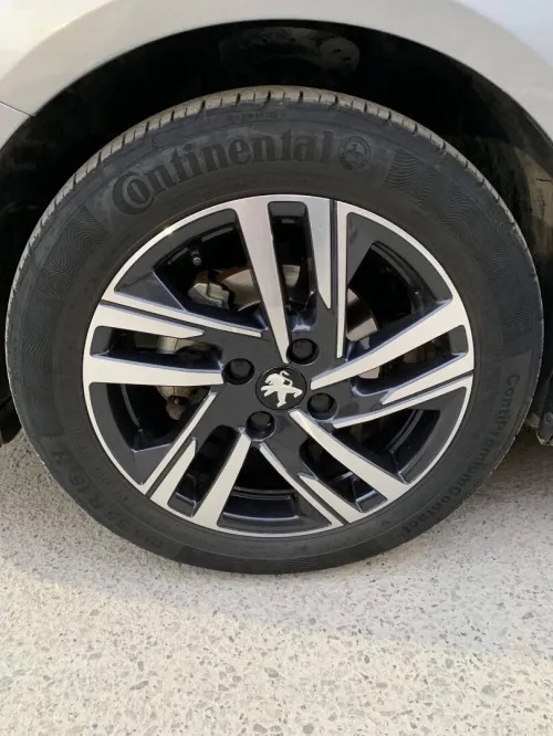 Peugeot 208 2022 Allure (Main libre/Xénon)