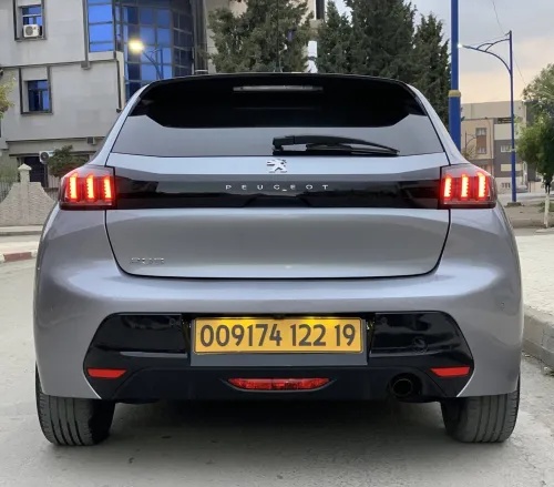 Peugeot 208 2022 Allure (Main libre/Xénon)