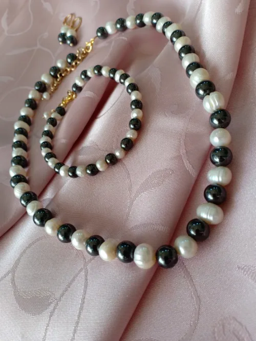 طاقم جوهر حر و حجر الهيماتيت, parure en perles de culture et hématite 