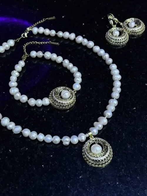 طاقم من اللؤلؤ .. parure en perles de culture joher hor 