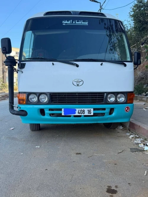 Location bus toyota qoaster 