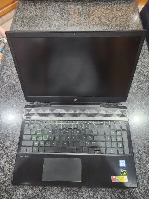 HP Pavilion Gaming i5 8300H 8G 256 SSD Nvidia GTX 1050TI 4GO 15.6" FHD