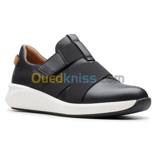 CLARKS Un Rio Strap Black Leather