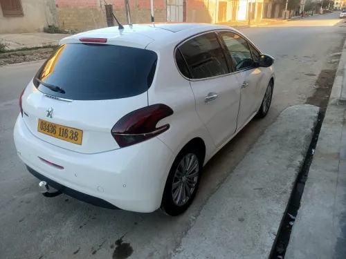 Peugeot 208 2016 Allure Facelift