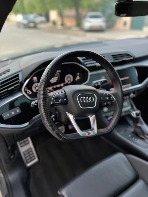 Audi Q3 2024 S line 200 chevaux QUATTRO
