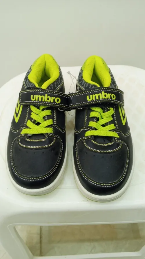 Chaussures Umbro enfant neuves - Pointure 29 - Noir/Vert anis