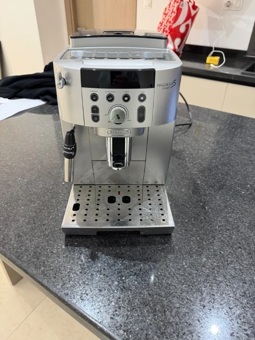 Machine a cafe grain Delonghi