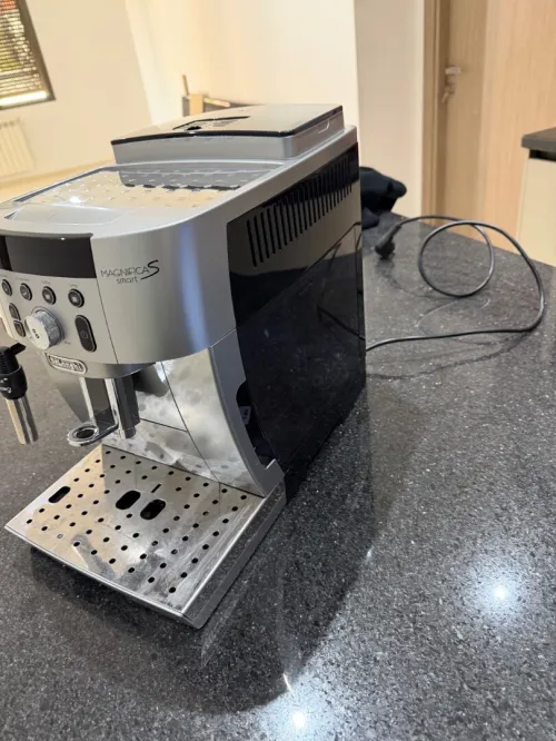 Machine a cafe grain Delonghi