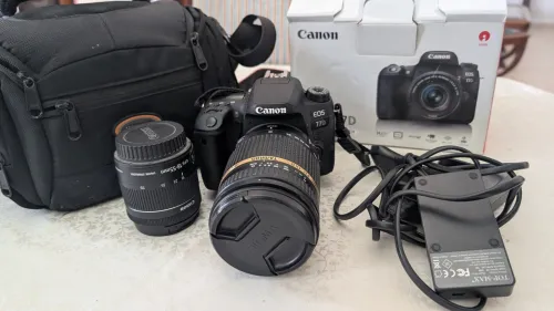 Canon EOS 77D 