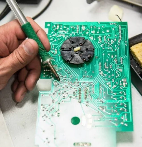 Maintenance et réparation des équipements de laboratoire 