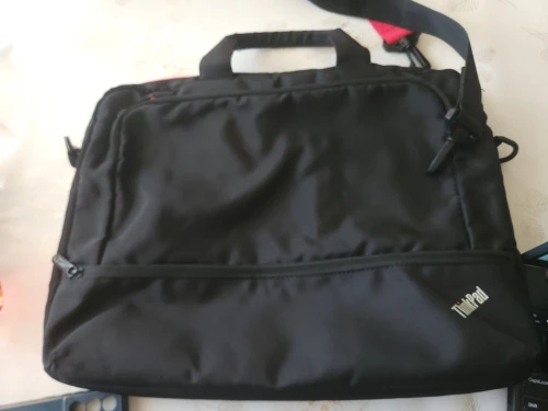 Je mets en vente un PC portable professionnel Lenovo ThinkPad E15 Gen 5, très puissant et robuste, en excellent état (presque neuf). Idéal pour les ingénieurs, développeurs ou étudiants.