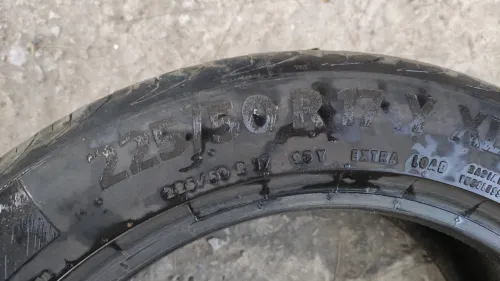 Pneus 225/50 R17 Michelin et Continental bonne état caba Europe