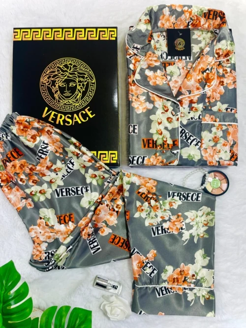 بجامات نسائية بالجملة versace