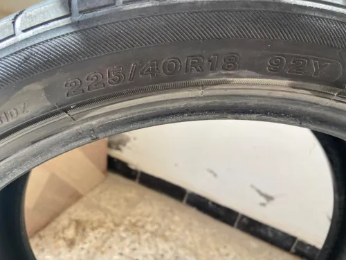 Série de pneus 225/40R18