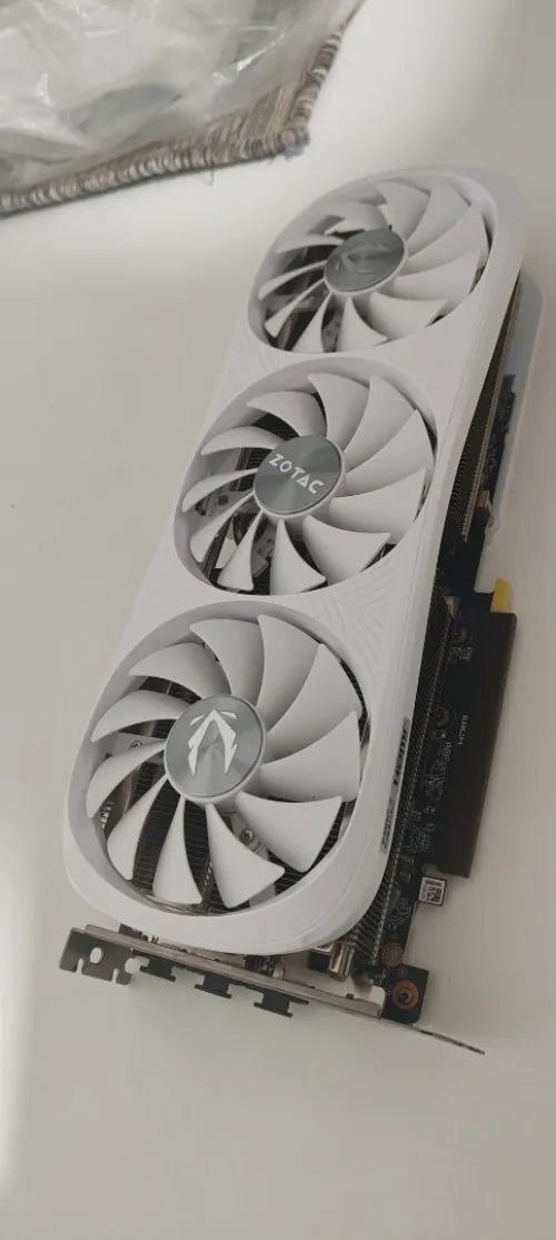 rtx 4070 ti super 16gb zotac blanch