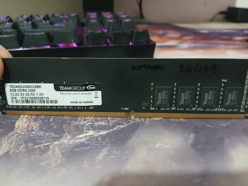 ram team group 8GB DDR4 3200mhz