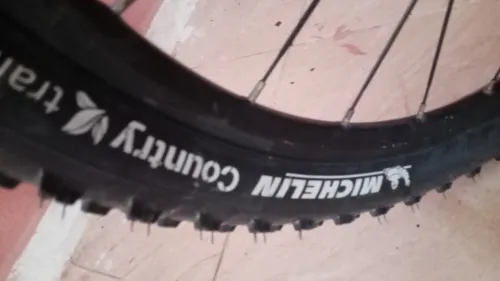 Vélo pro. Lapierre double amortisseur