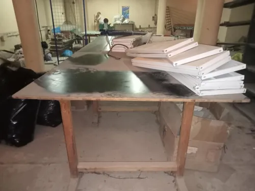 Table gm  de découpage  en bois 