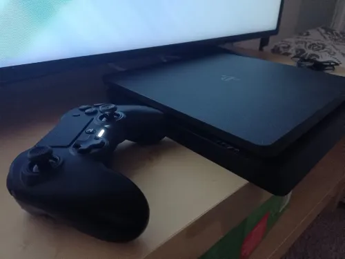 PS4 Slim 500gb + 2 manettes