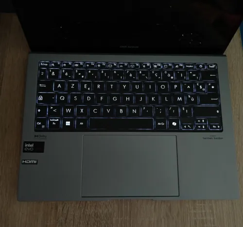 ASUS Zenbook S13 OLED  Ultra fin 1cm légér 1kg  16GB Ram 1TB SSD