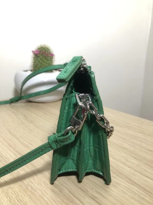 Sac Bandoulière mango Vert Effet Croco & Chaîne Argentée