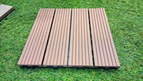 Caillebotis en bois composite, dalle clipsable en composite 