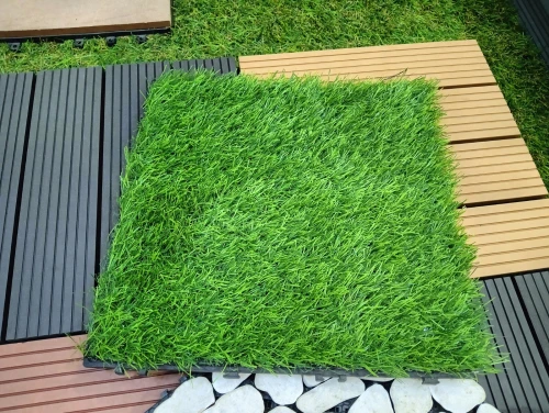 Caillebotis en bois composite, dalle clipsable en composite 