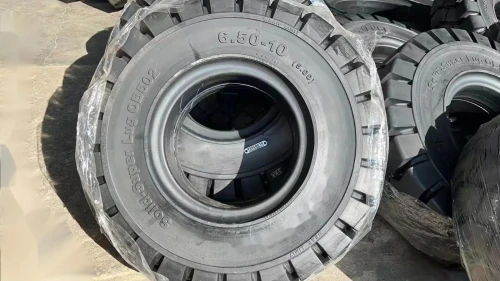 Pneus pour Chariots Élévateurs Pleins et à Chambre à Air Disponibles