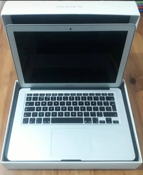 MACBOOK 