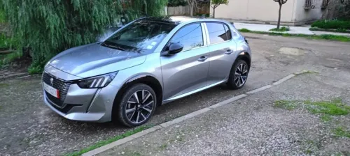 Peugeot 208 2022 GT toute Options