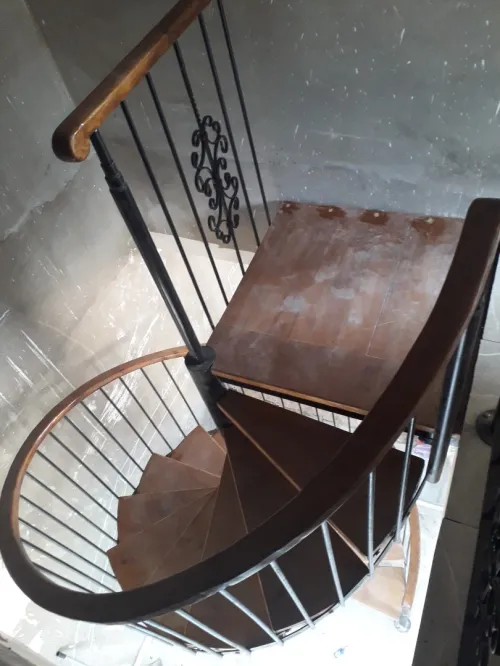 escalier colimaçon ou spirale métal