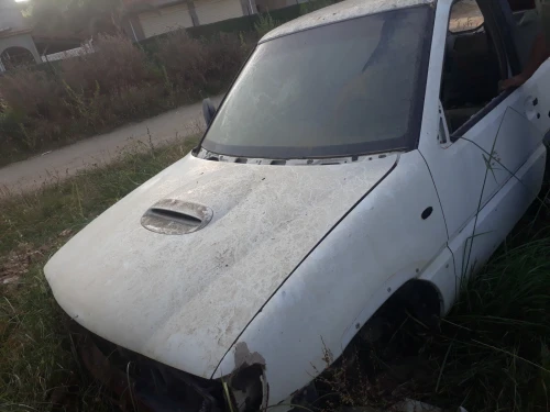 Nissan. Terano 2 pièces