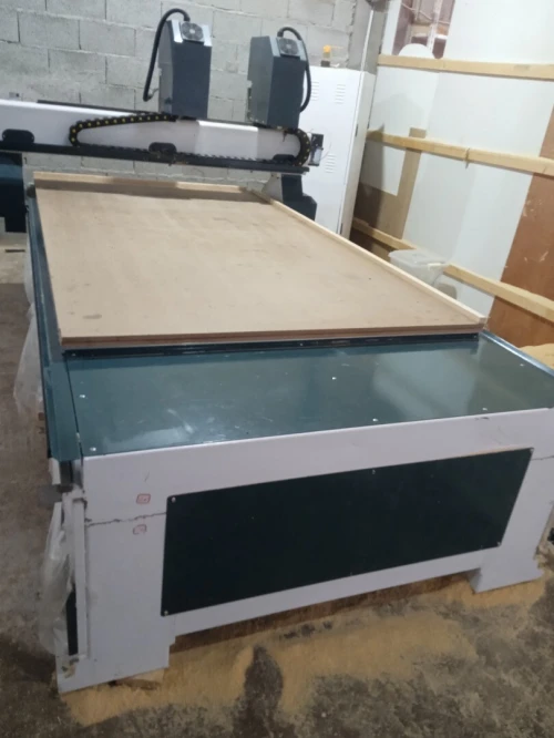 ألة نجارة  cnc