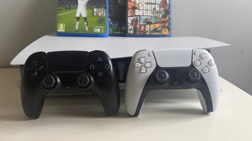 PACK PS5 STANDARD+2 MANETTES+GTA 5+FC25+FC24