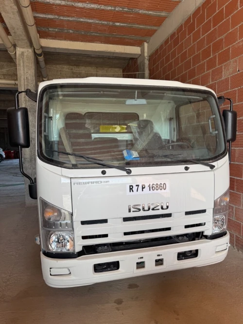 Isuzu Reward np 2025
