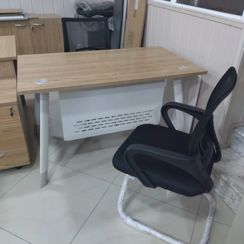 BUREAU OPERATEUR / 120 / 140 /160 PIETEMTNT METAL OU BOIS