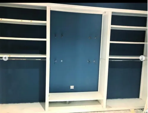Etagère en bois Rouge pour magasin