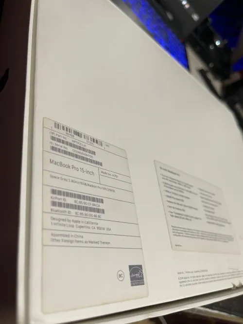 MacBook Pro 2017 15 inch touchbar ( battery service) & souris Magic Mouse 2