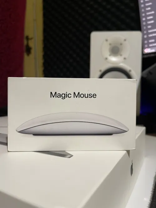 MacBook Pro 2017 15 inch touchbar ( battery service) & souris Magic Mouse 2