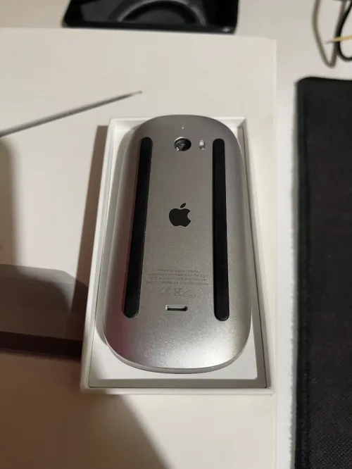 MacBook Pro 2017 15 inch touchbar ( battery service) & souris Magic Mouse 2