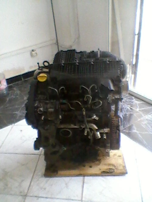 moteur 1.5 dci 65 cv  complet ou en pieces detaches .