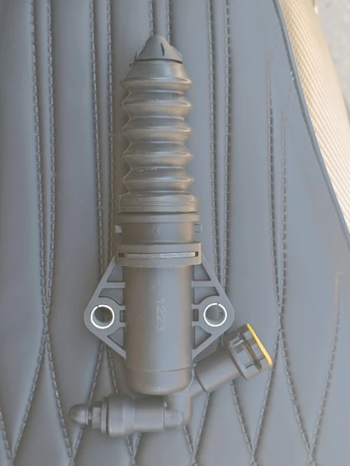 Cylindre récepteur d'embrayage ( mercedes C-class )