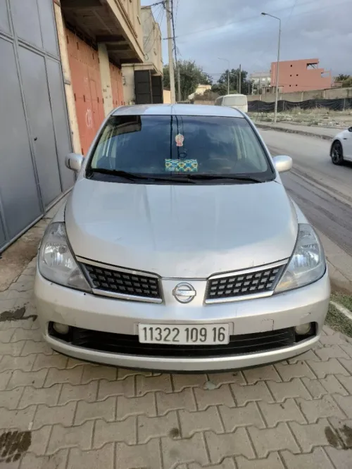 Nissan Tiida 5 portes 2009 Tiida 5 portes