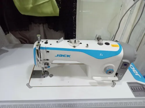 Machine à coudre industrielle JACK F4