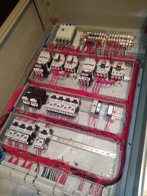 Service  professionnel en électricité bâtiment et industriel